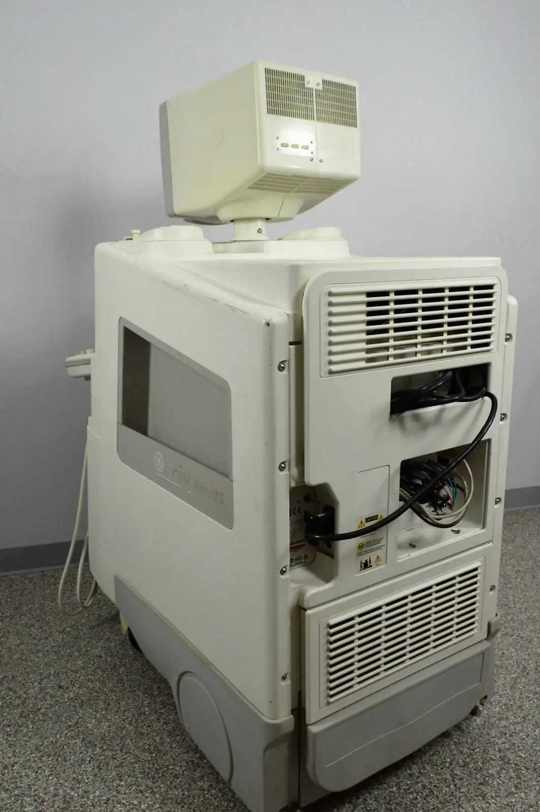 GE Logiq 700 Expert Series Ultrasound System w/ Two Transducers Probes 546L LA39 DIAGNOSTIC ULTRASOUND MACHINES FOR SALE