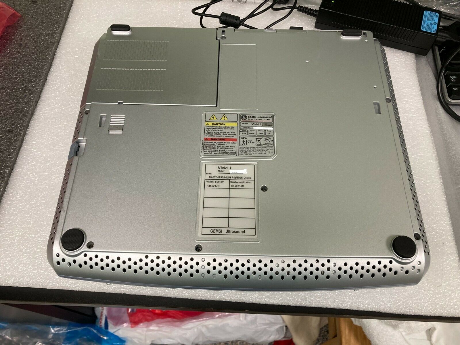 GE VIVID I BTO6 PORTABLE ULTRASOUND MACHINE WITH 3 PROBES and Cart. DIAGNOSTIC ULTRASOUND MACHINES FOR SALE