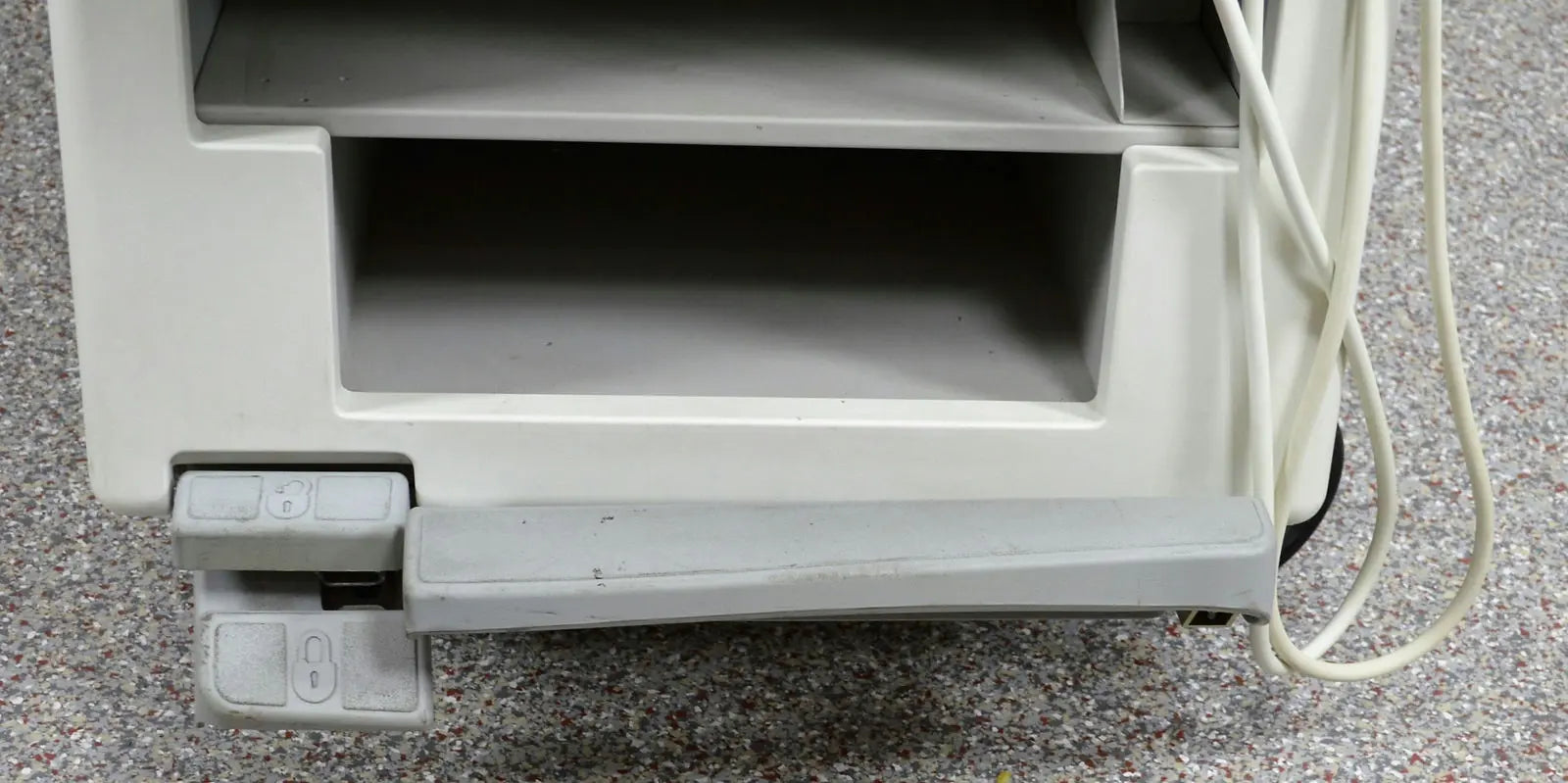 GE Logiq 700 Expert Series Ultrasound System w/ Two Transducers Probes 546L LA39 DIAGNOSTIC ULTRASOUND MACHINES FOR SALE