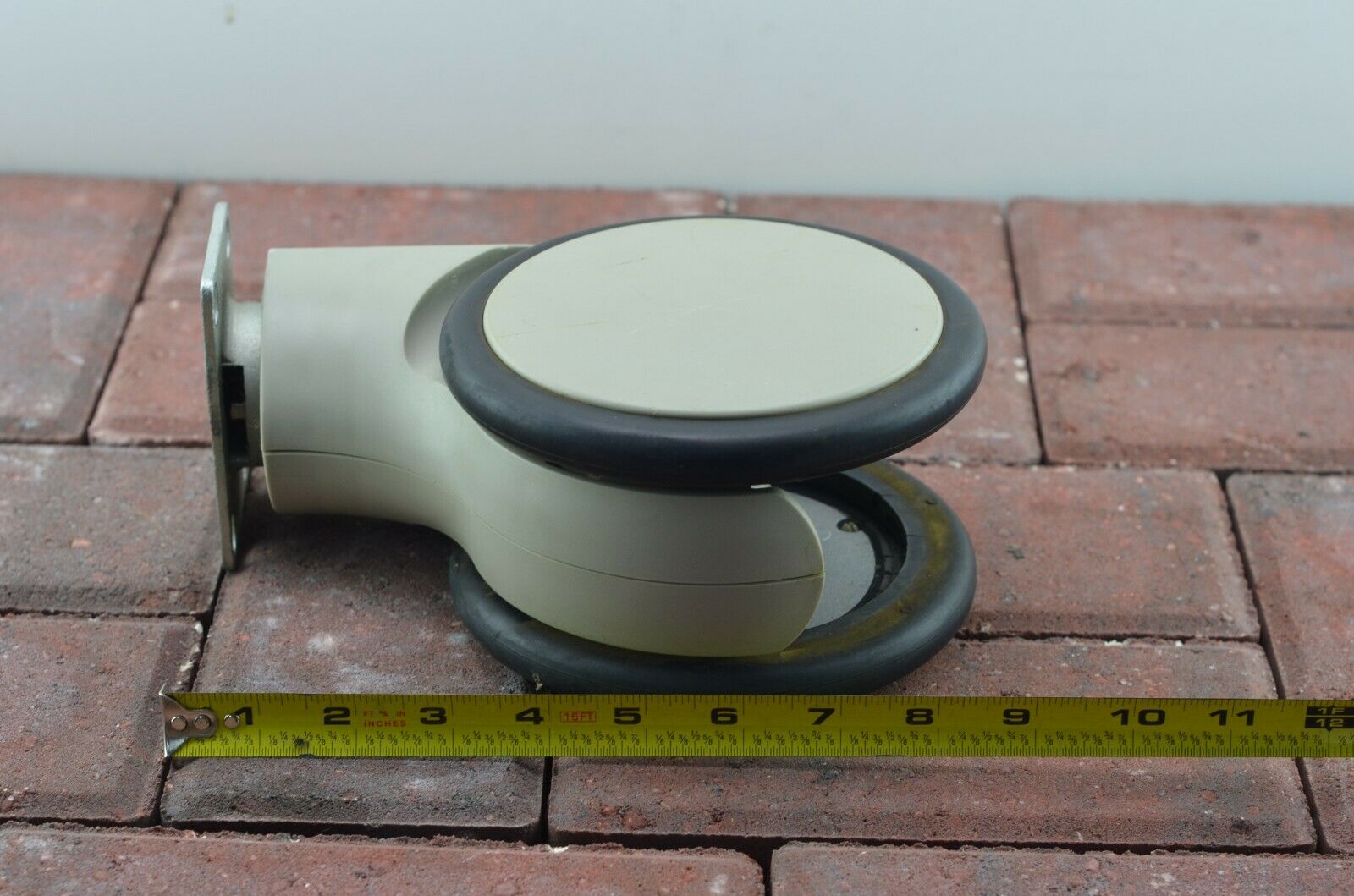 GE LOGIQ E9 Ultrasound Machine Wheel 2979695 (2006) DIAGNOSTIC ULTRASOUND MACHINES FOR SALE