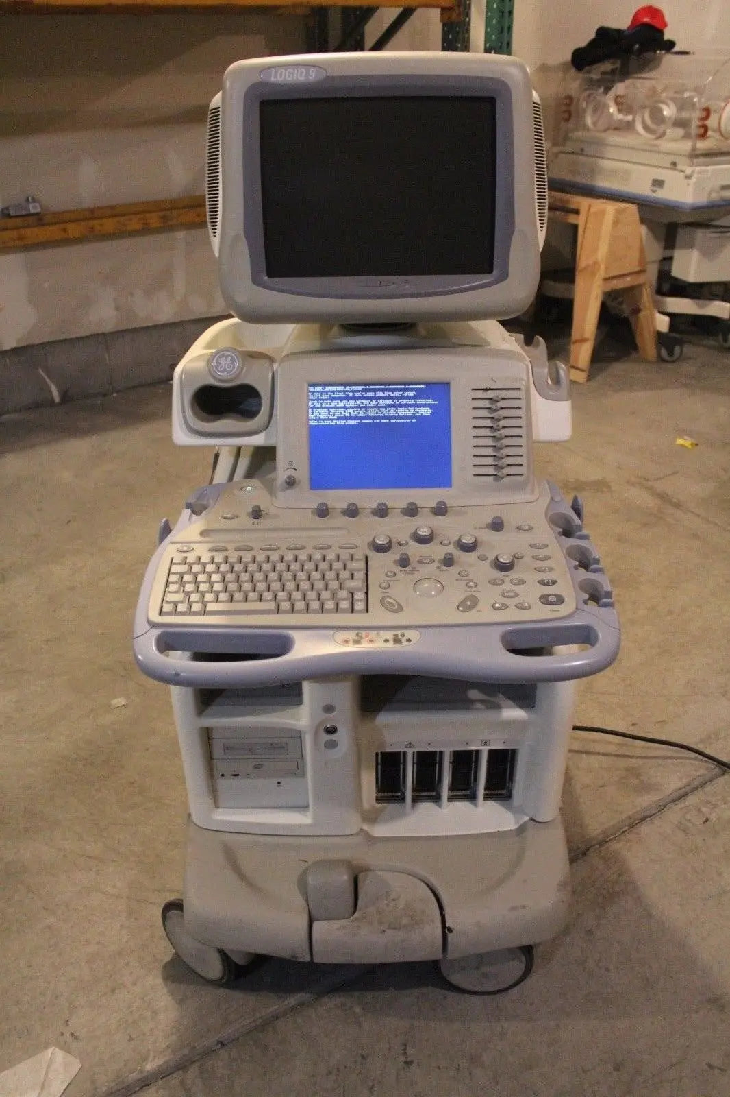 GE LOGIQ 9 DIAGNOSTIC ULTRASOUND MACHINE For parts not working DIAGNOSTIC ULTRASOUND MACHINES FOR SALE