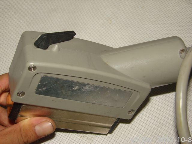 hand holding probe connector