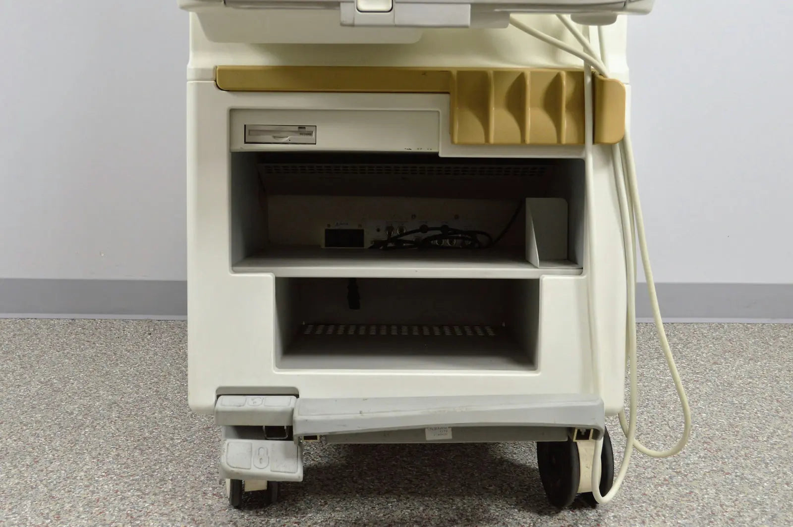 GE Logiq 700 Expert Series Ultrasound System w/ Two Transducers Probes 546L LA39 DIAGNOSTIC ULTRASOUND MACHINES FOR SALE
