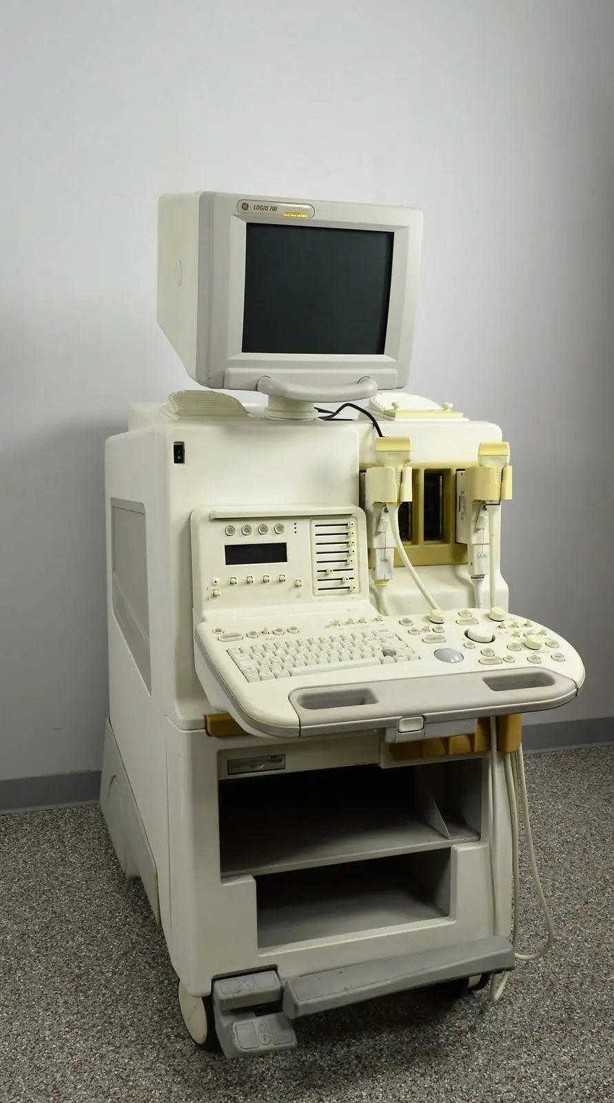 GE Logiq 700 Expert Series Ultrasound System w/ Two Transducers Probes 546L LA39 DIAGNOSTIC ULTRASOUND MACHINES FOR SALE