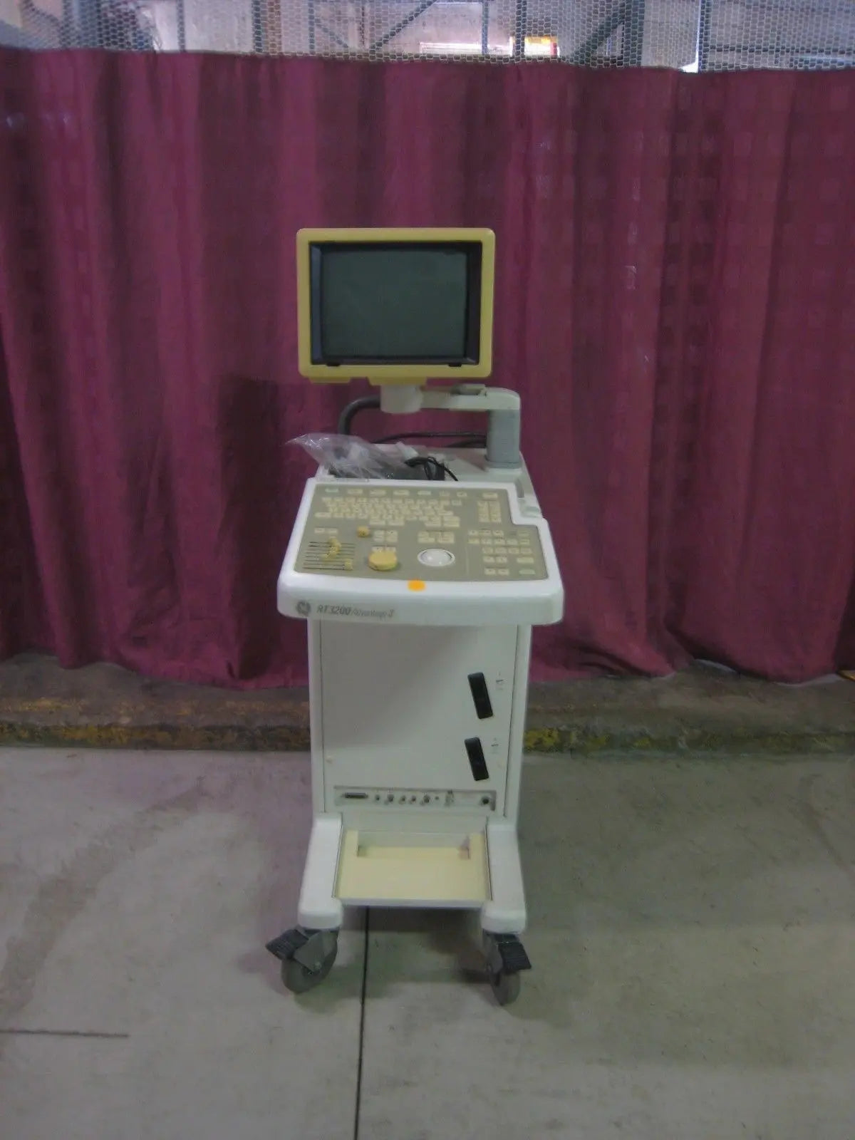GE RT3200 Advantage II Ultrasound DIAGNOSTIC ULTRASOUND MACHINES FOR SALE